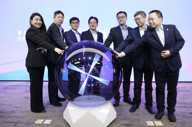 或许美中不足在于故过后半段推动节拍加速后，亟待揭开答案时款式的俄然转小带来的遗憾。